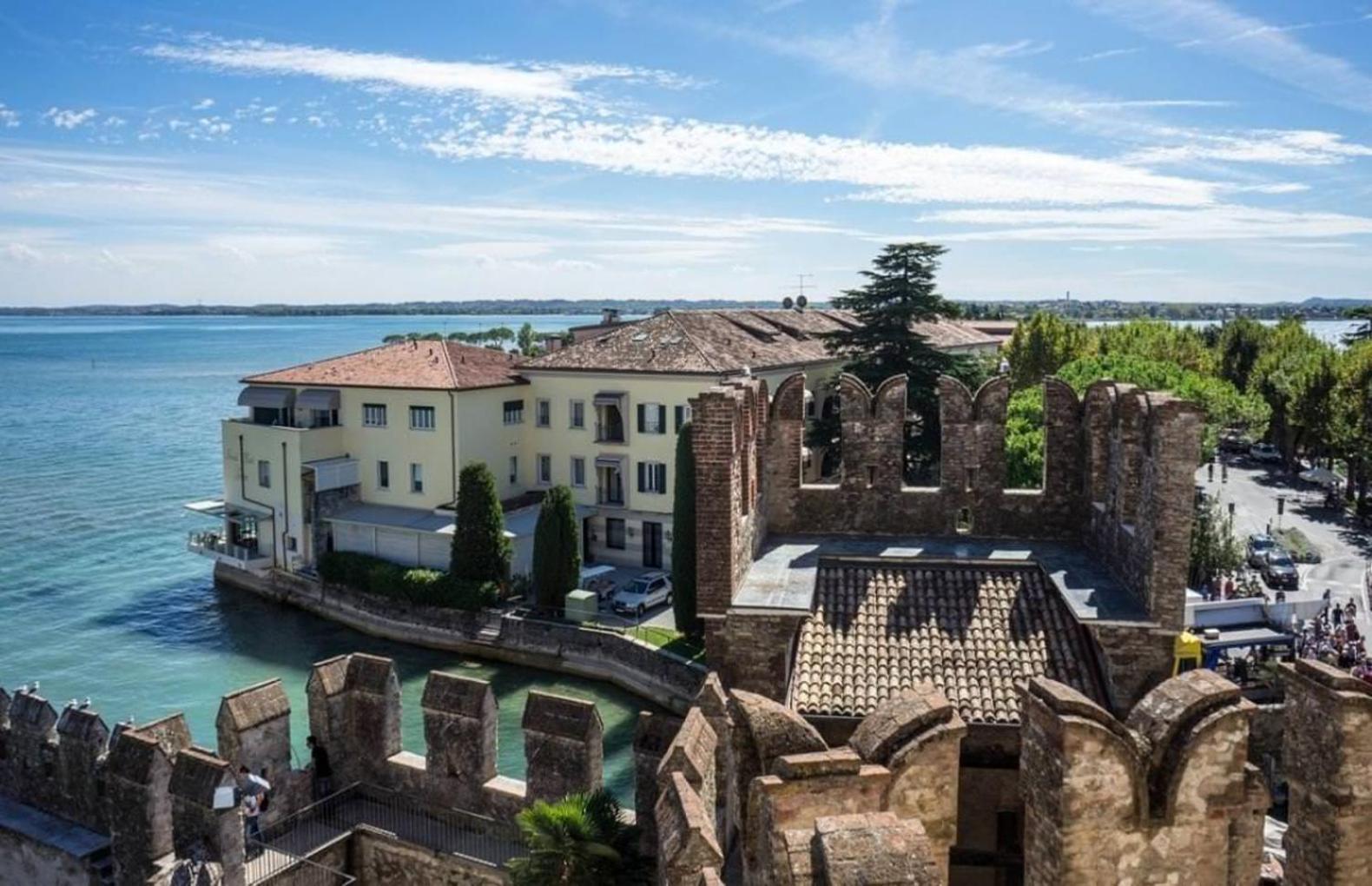 Artemide Apartment - A Soli 150M Dal Lago Di Garda ซีร์มิโอเน ภายนอก รูปภาพ